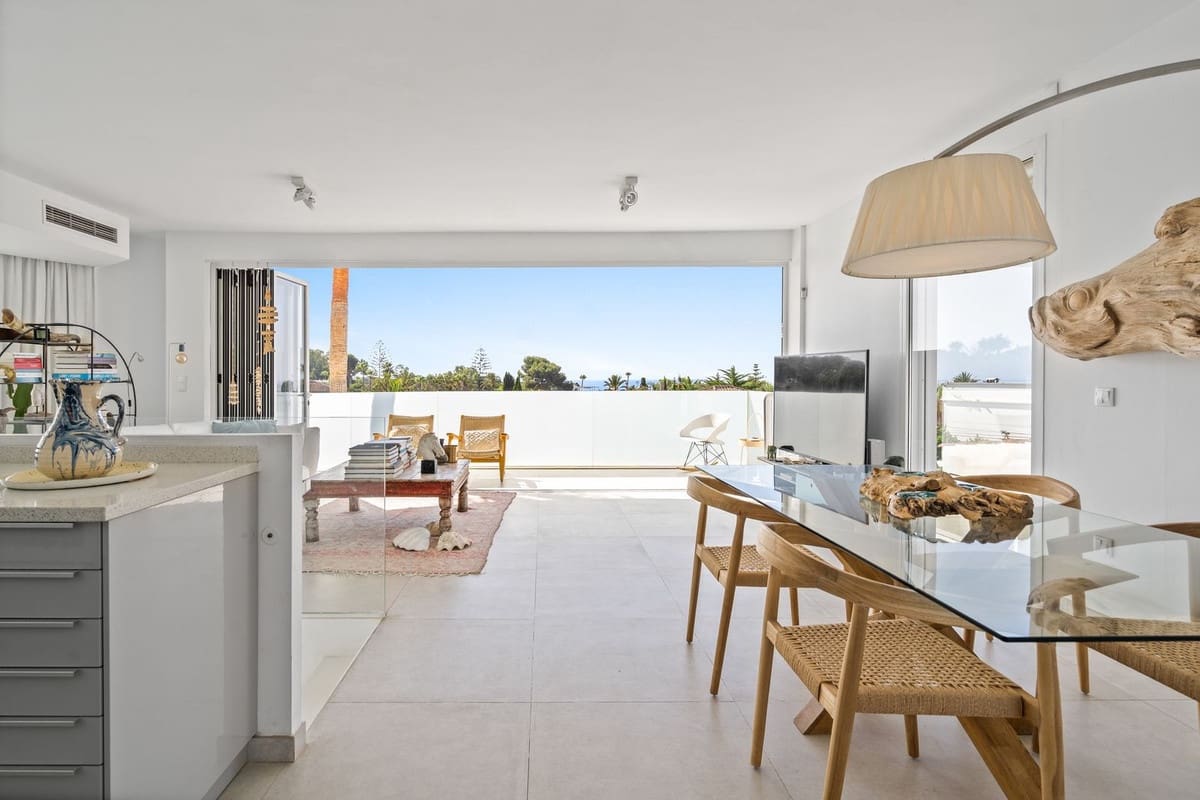 Chalet de 3 habitaciones en Marbesa en venta con piscina - 1.575.000 € (Ref: 10034029)