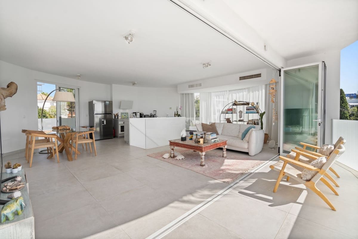 Chalet de 3 habitaciones en Marbesa en venta con piscina - 1.575.000 € (Ref: 10034029)