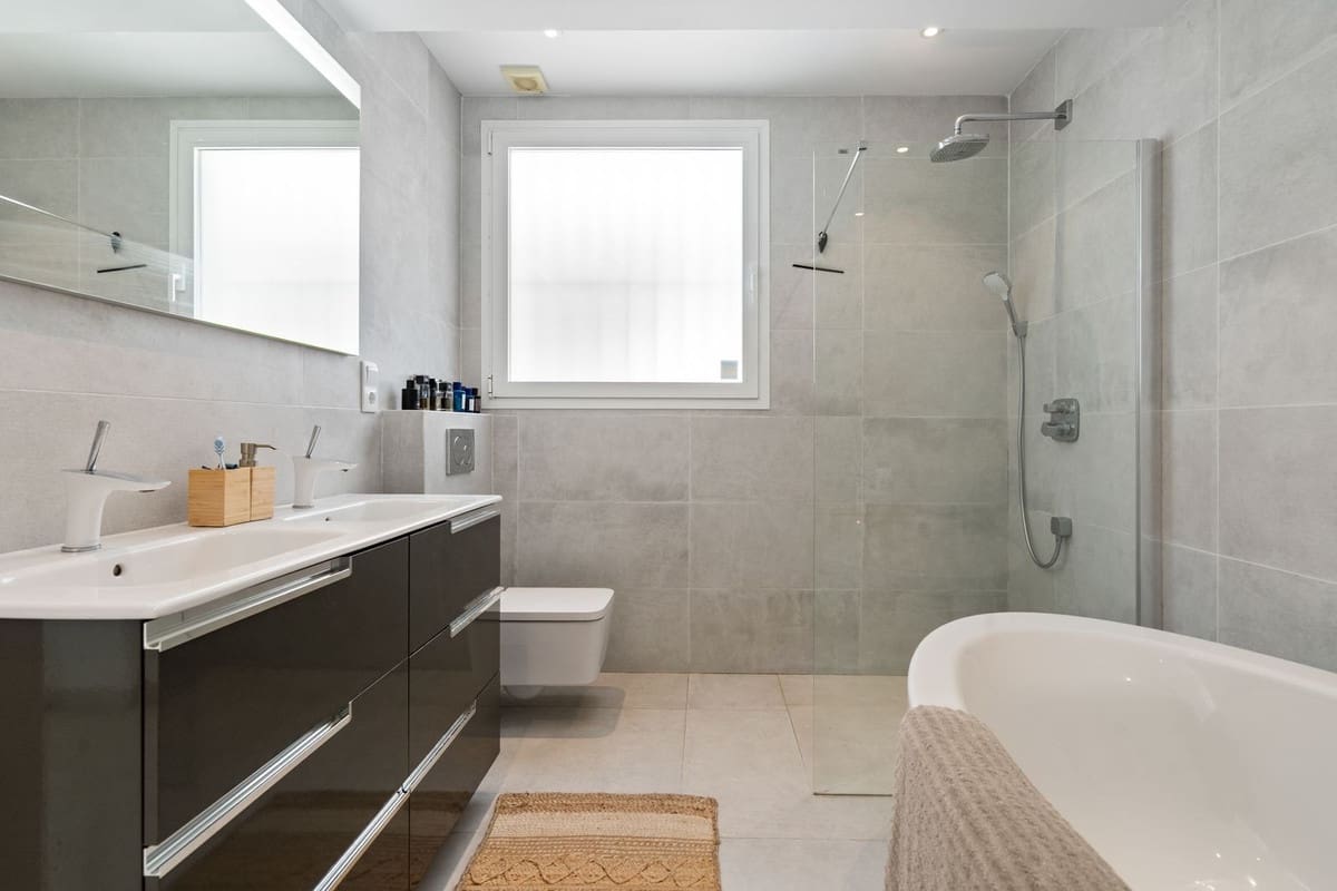 Chalet de 3 habitaciones en Marbesa en venta con piscina - 1.575.000 € (Ref: 10034029)