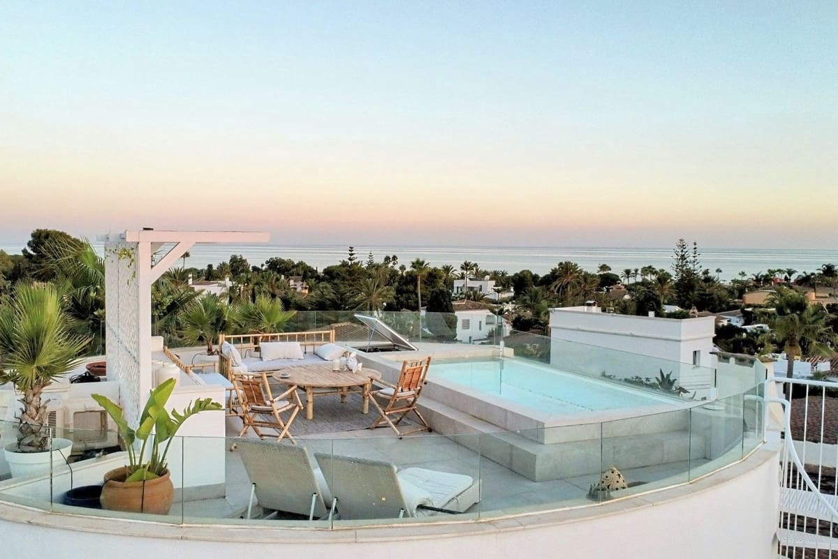 Chalet de 3 habitaciones en Marbesa en venta con piscina - 1.575.000 € (Ref: 10034029)