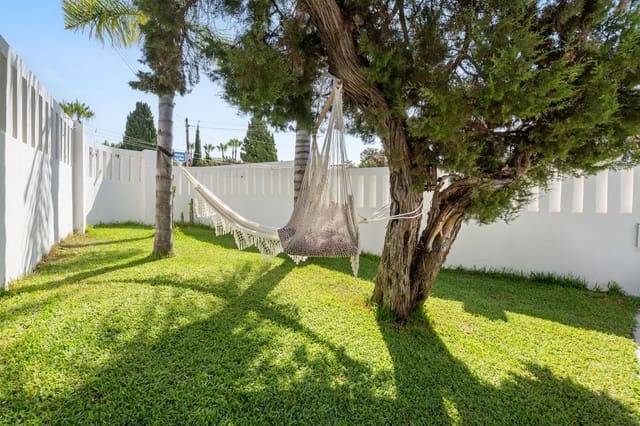 Chalet de 3 habitaciones en Marbesa, Marbella en venta con piscina - 1.575.000 € (Ref: 10034029)