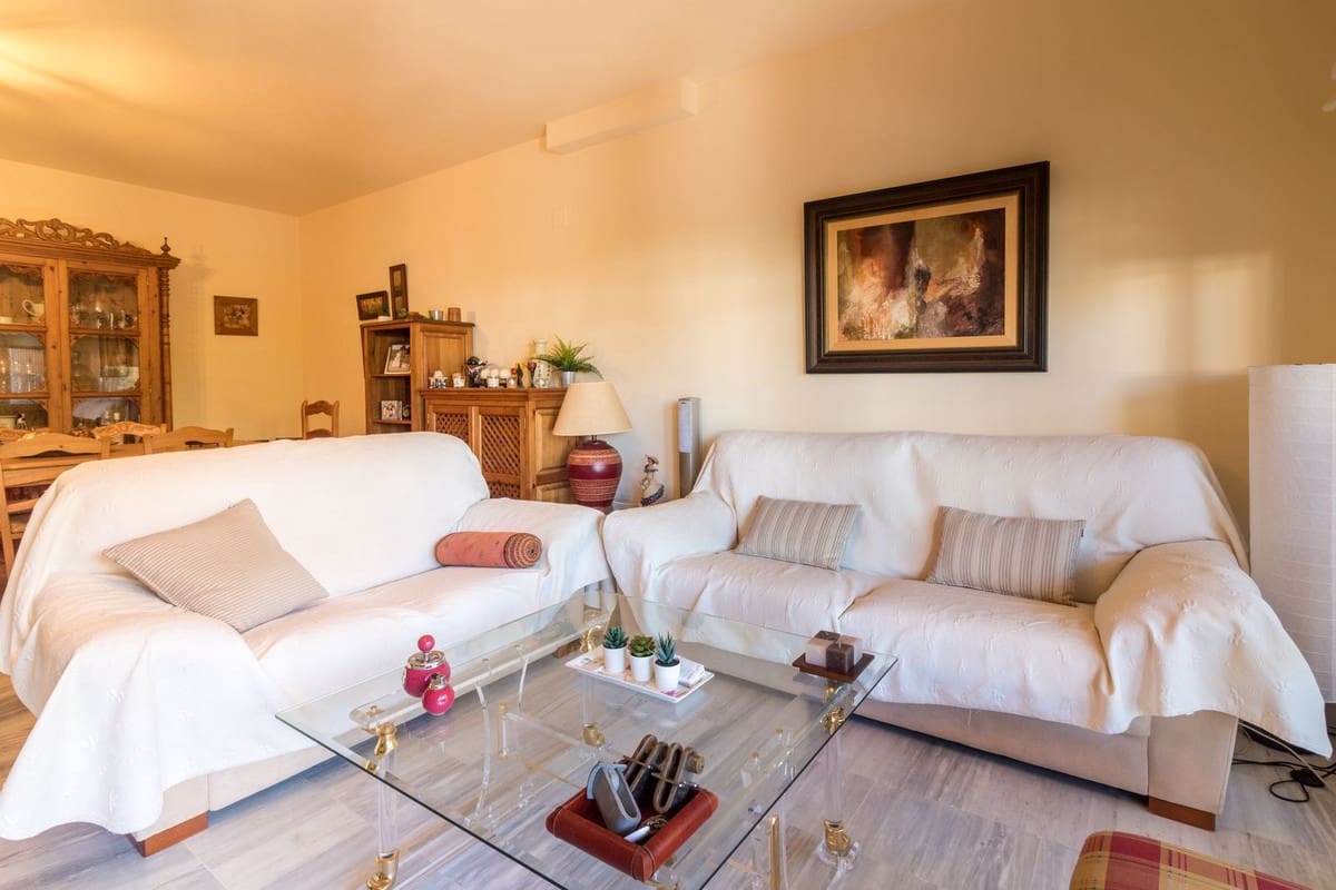2 sovrum Lägenhet till salu i Cabopino med pool - 449 000 € (Ref: 10043075)