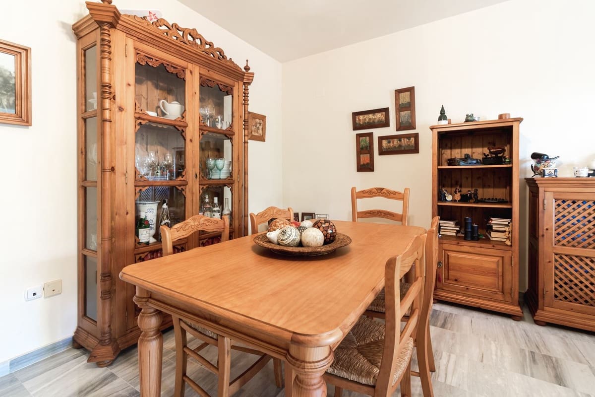 2 sovrum Lägenhet till salu i Cabopino med pool - 449 000 € (Ref: 10043075)