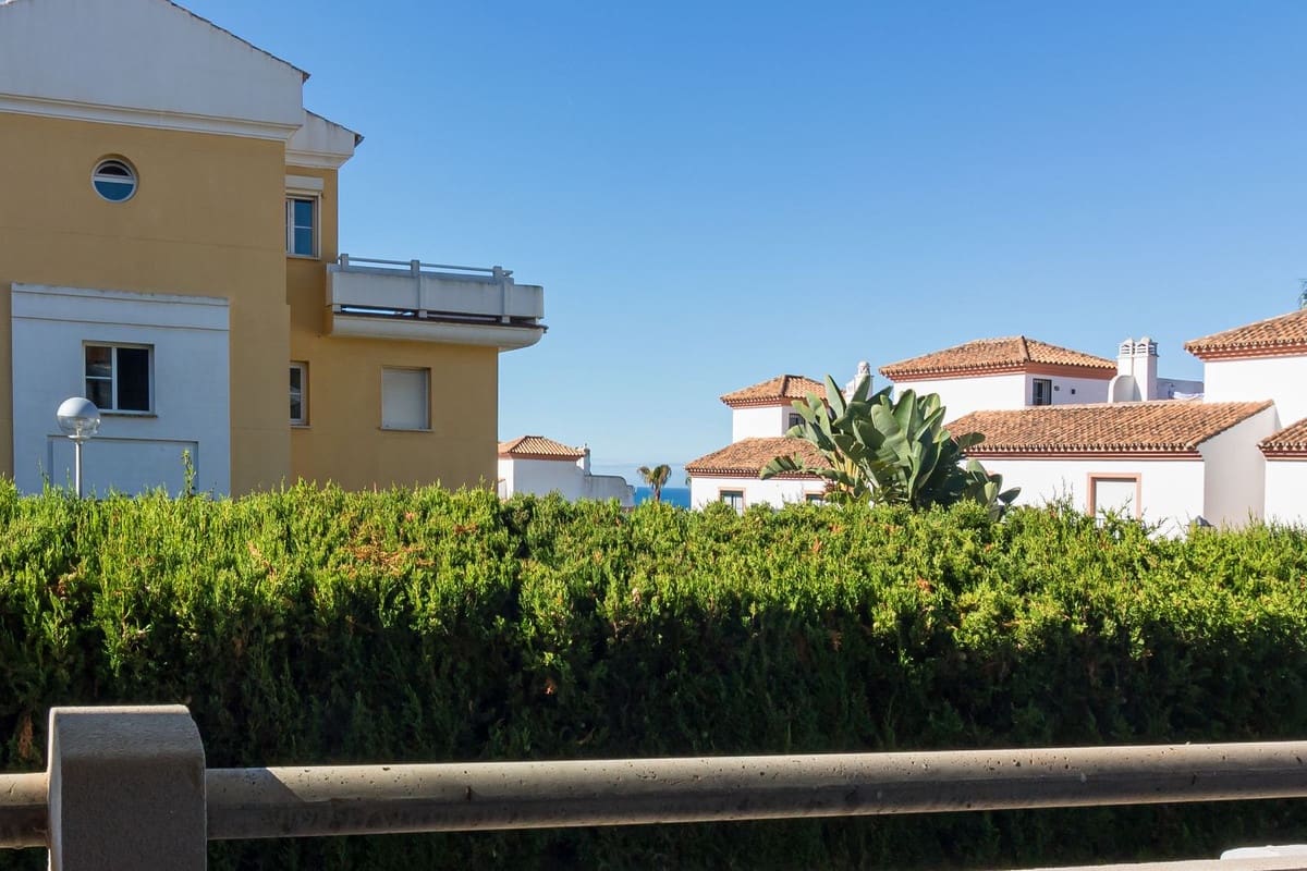2 sovrum Lägenhet till salu i Cabopino med pool - 449 000 € (Ref: 10043075)