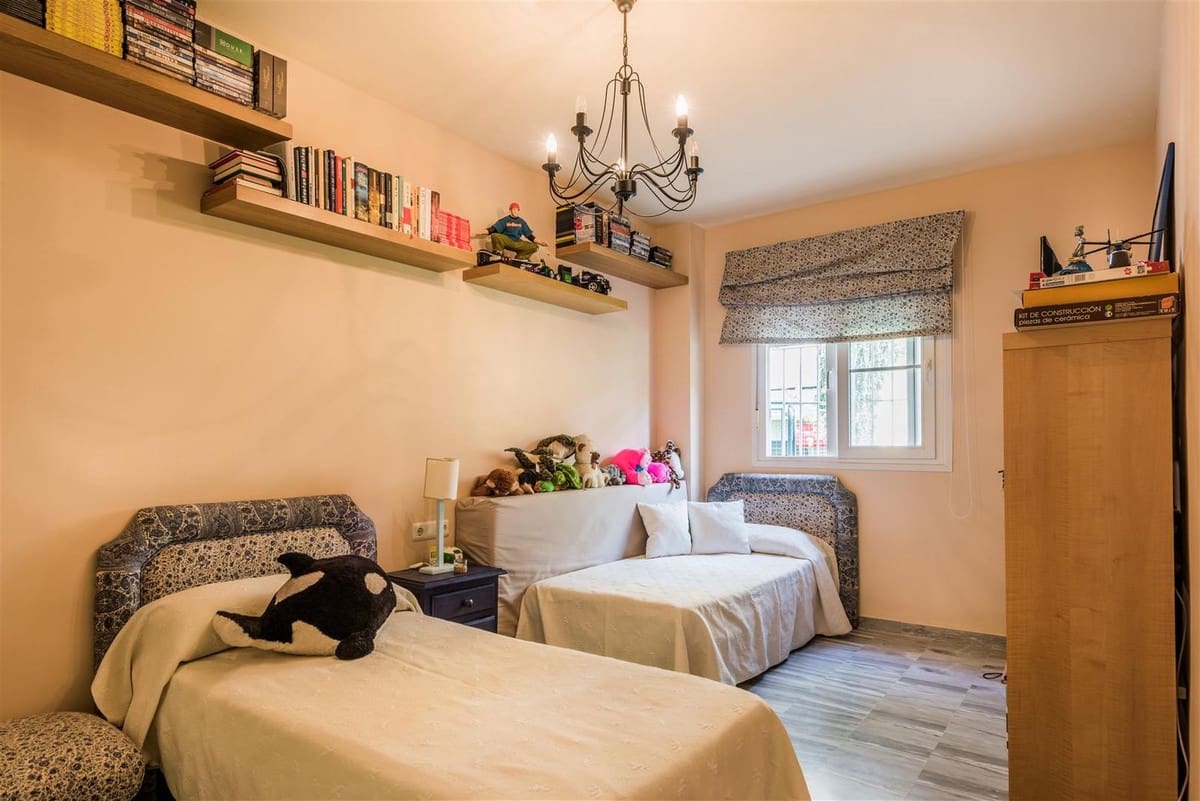 2 sovrum Lägenhet till salu i Cabopino med pool - 449 000 € (Ref: 10043075)