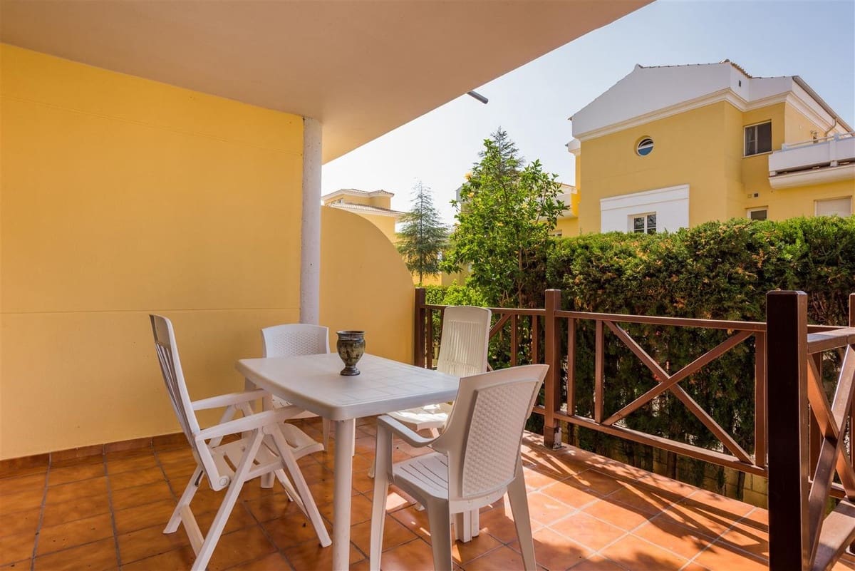 2 sovrum Lägenhet till salu i Cabopino med pool - 449 000 € (Ref: 10043075)