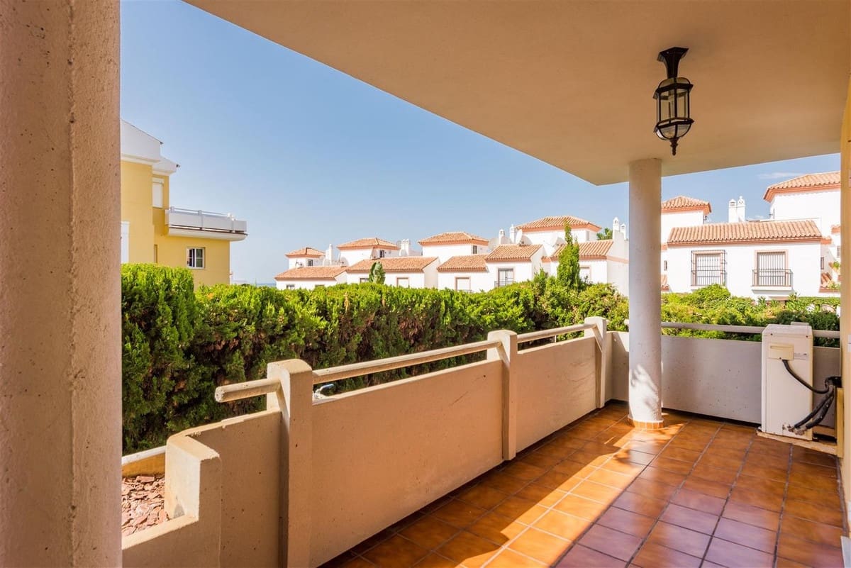 2 sovrum Lägenhet till salu i Cabopino med pool - 449 000 € (Ref: 10043075)