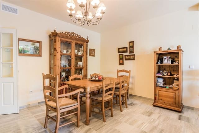 2 bedroom Apartment for sale in Cabopino, Marbella with pool - € 449,000 (Ref: 10043075)