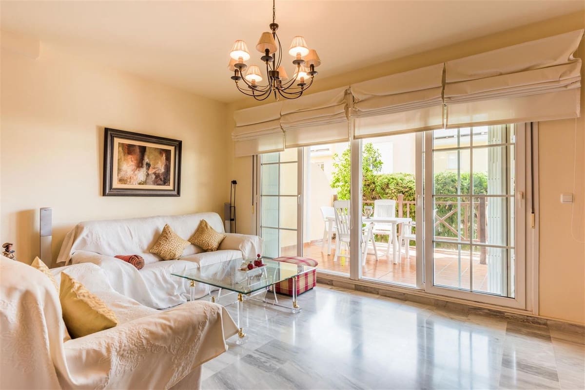 2 bedroom Apartment for sale in Cabopino with pool - € 449,000 (Ref: 10043075)