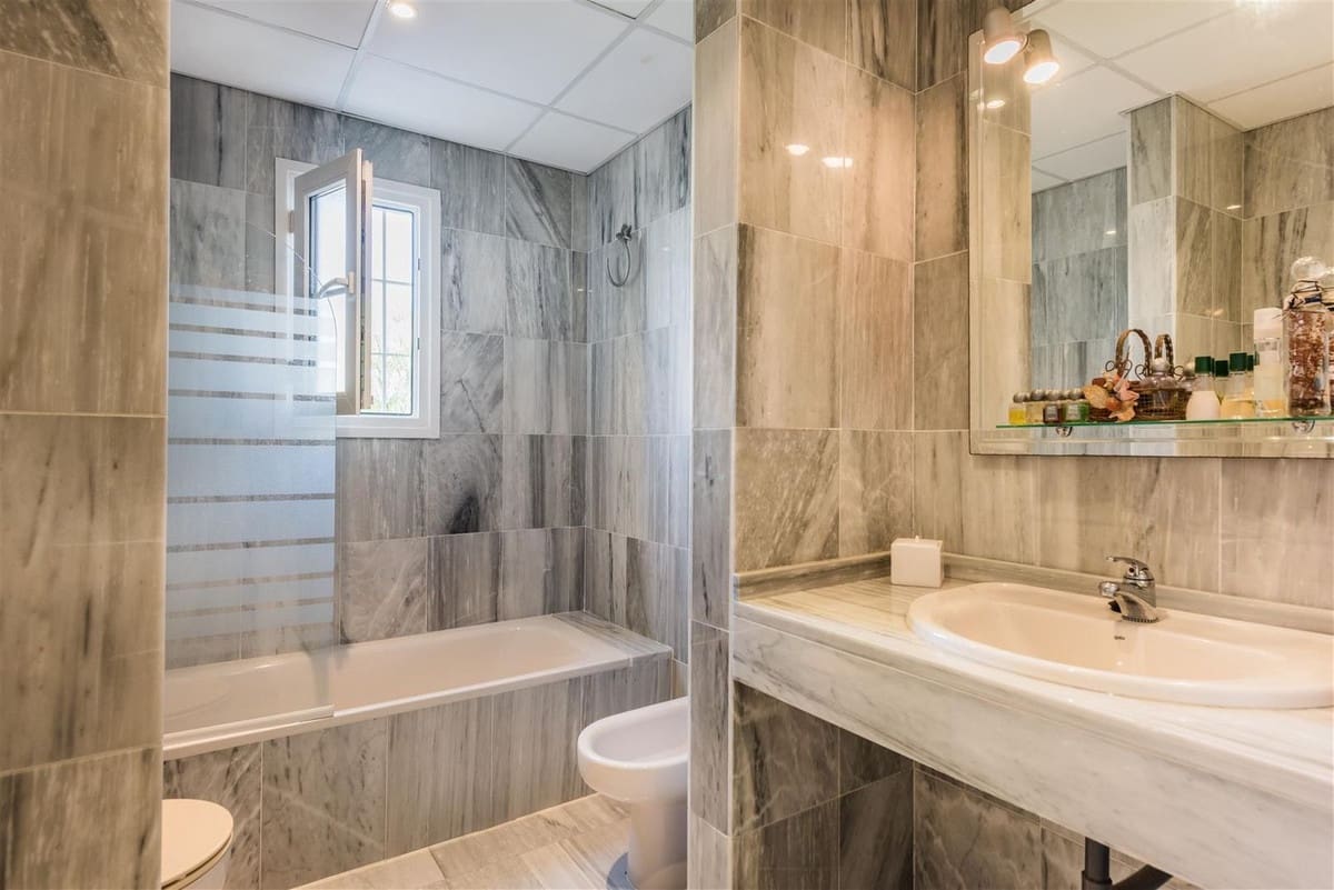 2 bedroom Apartment for sale in Cabopino with pool - € 449,000 (Ref: 10043075)