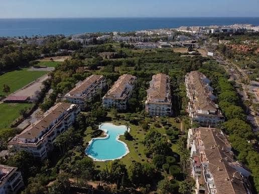 2 bedroom Apartment for sale in Nueva Andalucia with pool garage - € 400,000 (Ref: 10110965)