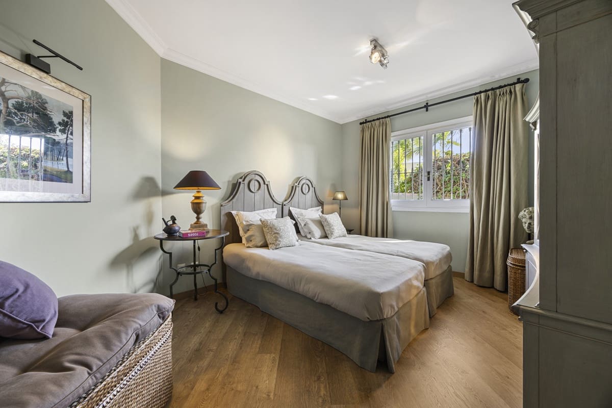 2 slaapkamer Villa te koop in Rio Real met zwembad garage - € 1.495.000 (Ref: 10110966)