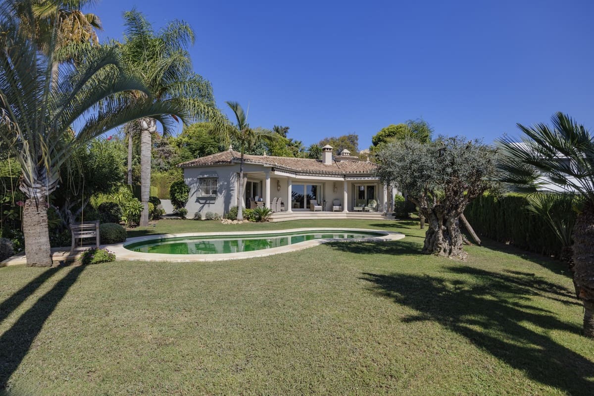 2 slaapkamer Villa te koop in Rio Real met zwembad garage - € 1.495.000 (Ref: 10110966)