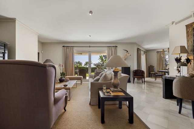 2 slaapkamer Villa te koop in Río Real, Marbella met zwembad garage - € 1.495.000 (Ref: 10110966)