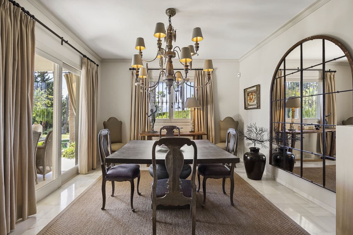 2 slaapkamer Villa te koop in Rio Real met zwembad garage - € 1.495.000 (Ref: 10110966)