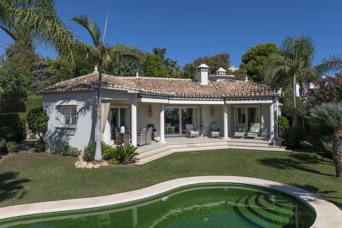2 slaapkamer Villa te koop in Rio Real met zwembad garage - € 1.495.000 (Ref: 10110966)