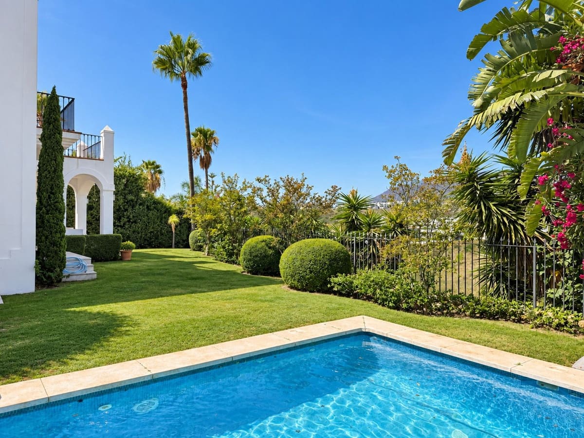 Chalet de 4 habitaciones en New Golden Mile en venta con piscina garaje - 1.200.000 € (Ref: 10110967)