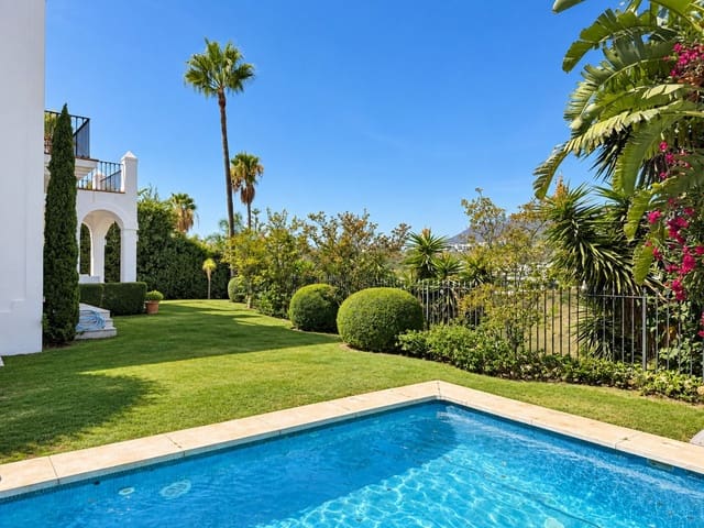 Chalet de 4 habitaciones en La Concha - Resina Golf, Estepona en venta con piscina garaje - 1.200.000 € (Ref: 10110967)