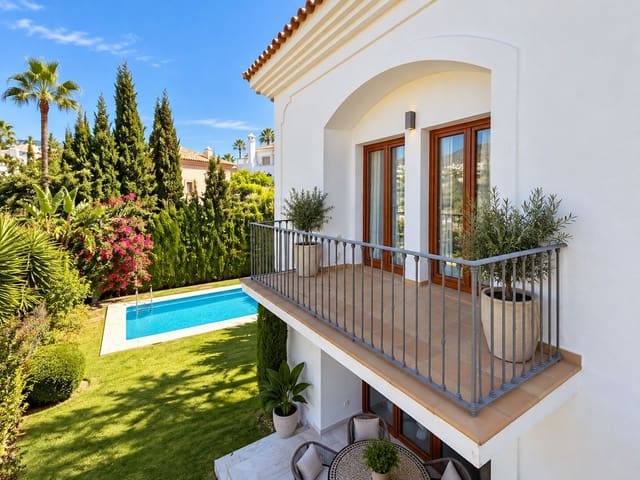 Chalet de 4 habitaciones en La Concha - Resina Golf, Estepona en venta con piscina garaje - 1.200.000 € (Ref: 10110967)