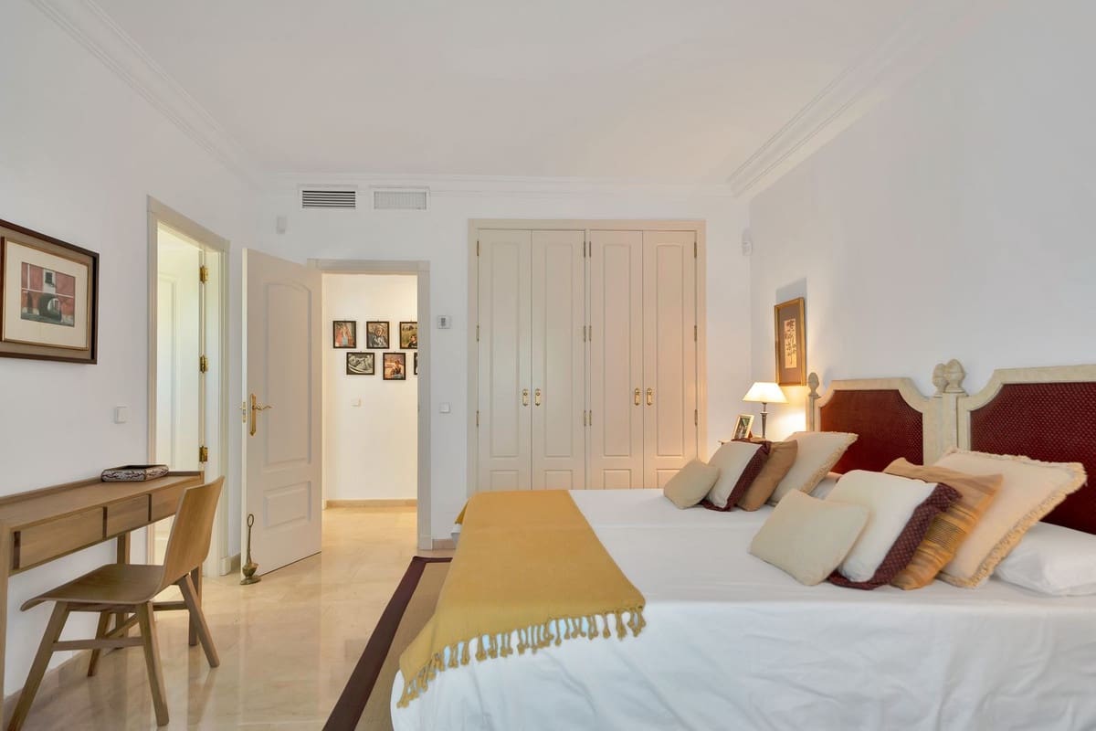 3 bedroom Apartment for sale in Rio Real with pool garage - € 1,750,000 (Ref: 10119962)