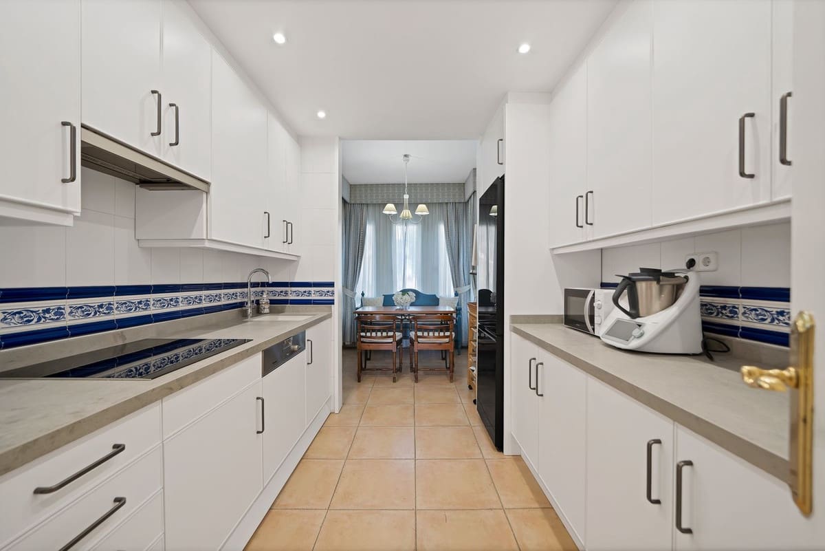 3 bedroom Apartment for sale in Rio Real with pool garage - € 1,750,000 (Ref: 10119962)