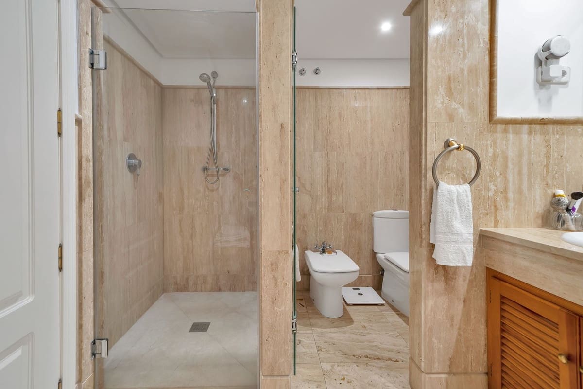3 bedroom Apartment for sale in Rio Real with pool garage - € 1,750,000 (Ref: 10119962)