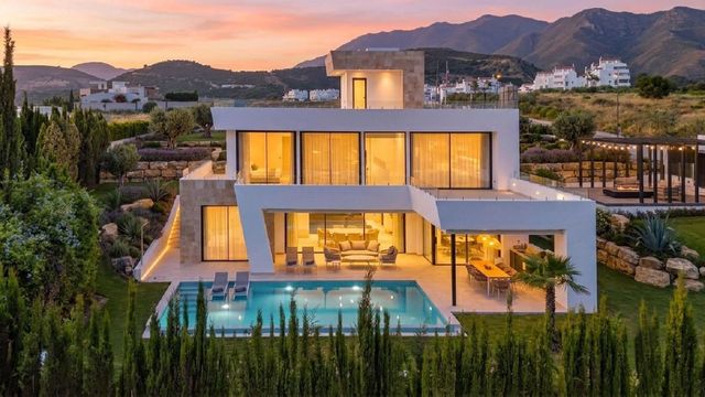 4 sovrum Villa till salu i Parque Central, Estepona med pool - 2 495 000 € (Ref: 10119963)