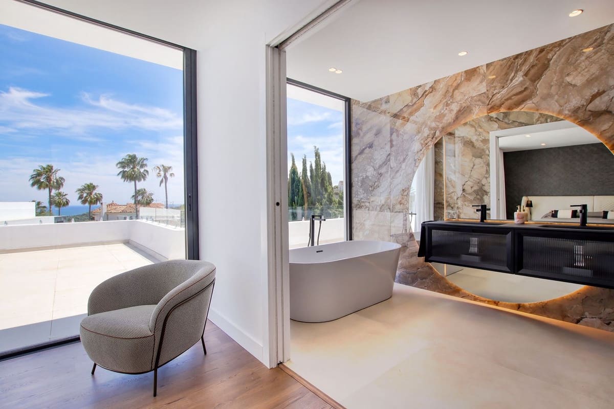 4 soveværelse Villa til salg i Estepona med swimmingpool - € 2.495.000 (Ref: 10119963)