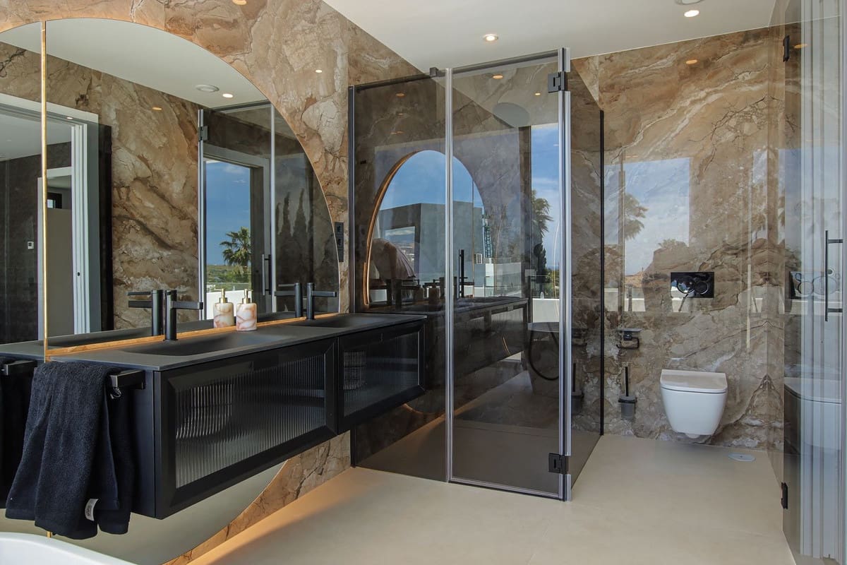 4 soveværelse Villa til salg i Estepona med swimmingpool - € 2.495.000 (Ref: 10119963)
