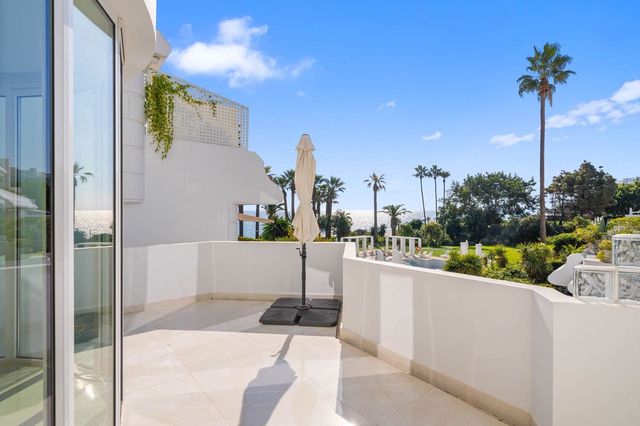 2 sypialnia Apartament na sprzedaż w Resinera-Voladilla, Estepona z basenem garażem - 815 000 € (Ref: 10119964)