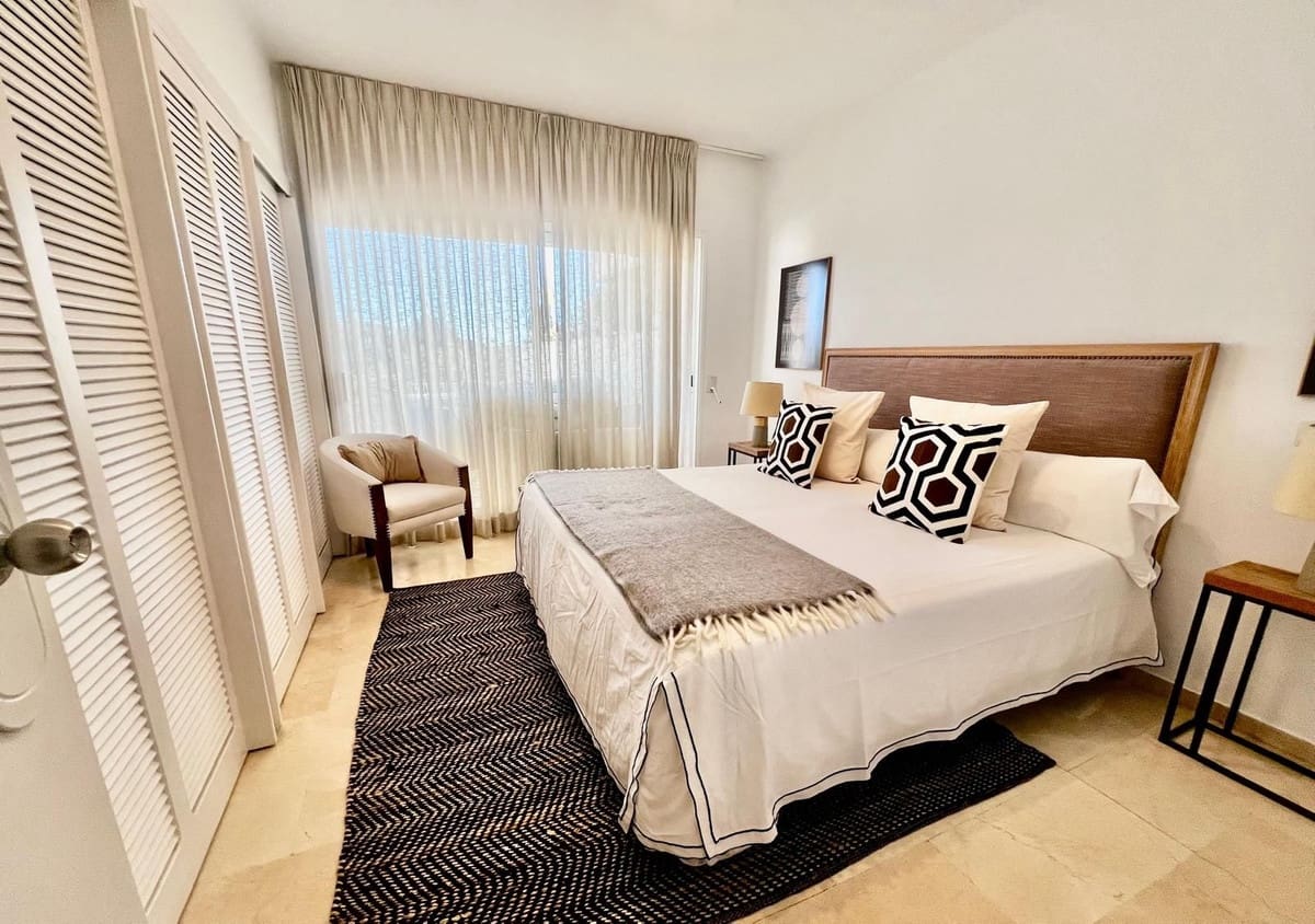 2 slaapkamer Appartement te koop in Golden Mile met zwembad - € 1.200.000 (Ref: 10119966)