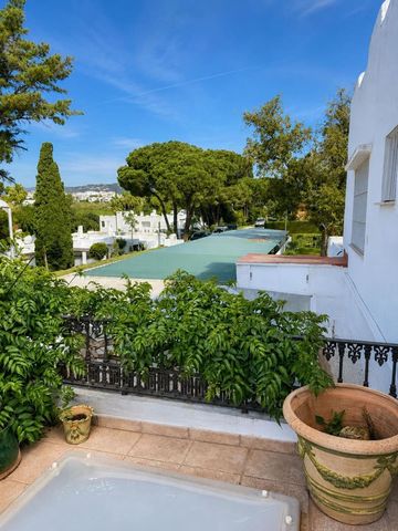 3 sovrum Hus till salu i Puerto Banus, Marbella med pool garage - 749 000 € (Ref: 10119967)