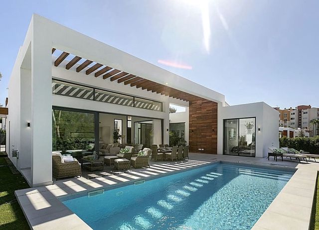 3 soveværelse Villa til salg i Atalaya-Isdabe, Estepona med swimmingpool - € 1.600.000 (Ref: 10119969)