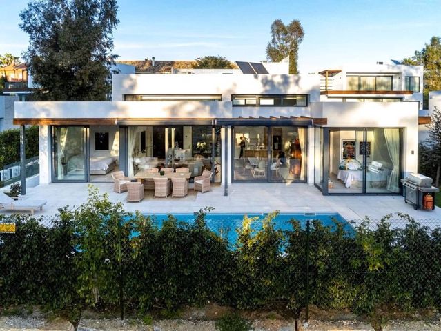 4 quarto Moradia para venda em Atalaya-Isdabe, Estepona com piscina garagem - 1 950 000 € (Ref: 10119970)