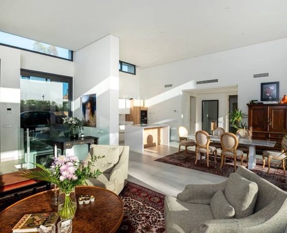 4 quarto Moradia para venda em Atalaya-Isdabe, Estepona com piscina garagem - 1 950 000 € (Ref: 10119970)
