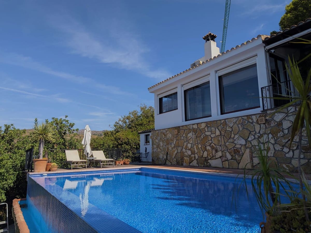 3 soveværelse Villa til salg i El Rosario med swimmingpool - € 1.595.000 (Ref: 10119971)