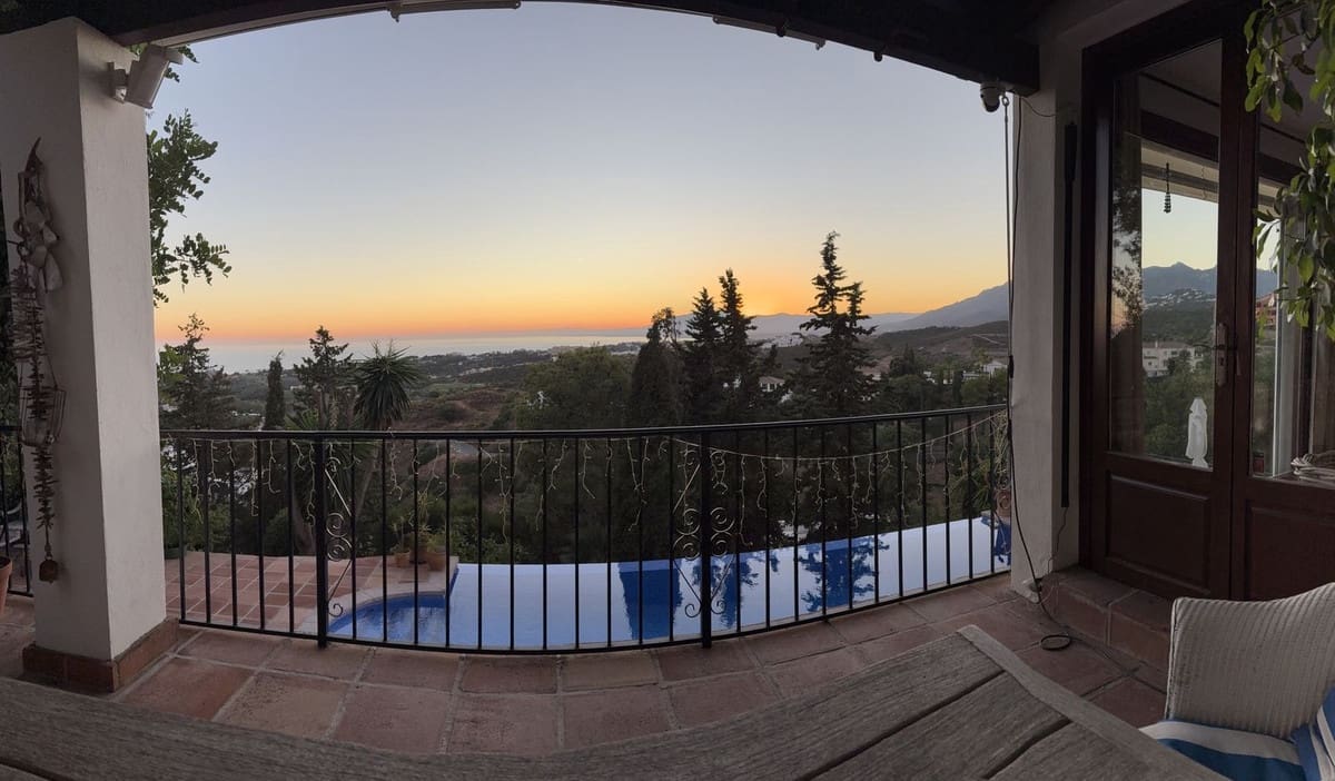 3 soveværelse Villa til salg i El Rosario med swimmingpool - € 1.595.000 (Ref: 10119971)