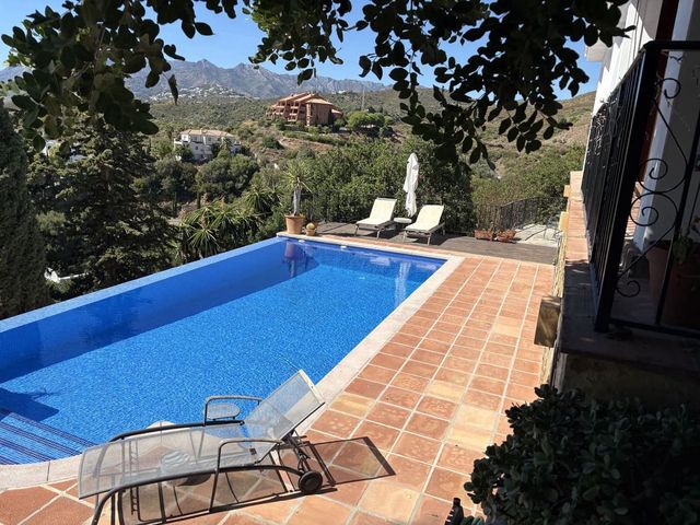 3 soverom Villa til salgs i El Rosario, Marbella med svømmebasseng - € 1 595 000 (Ref: 10119971)