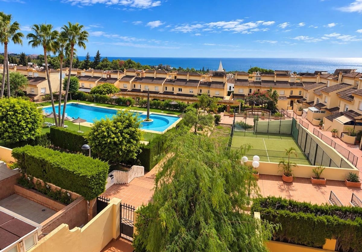 3 chambre Maison de Ville à vendre à Marbella avec piscine garage - 875 000 € (Ref: 10124457)