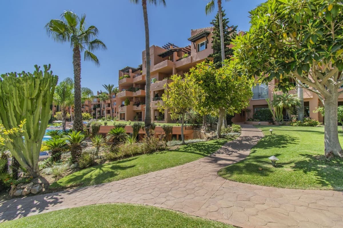 3 slaapkamer Appartement te koop in Golden Mile met zwembad garage - € 898.000 (Ref: 10135983)