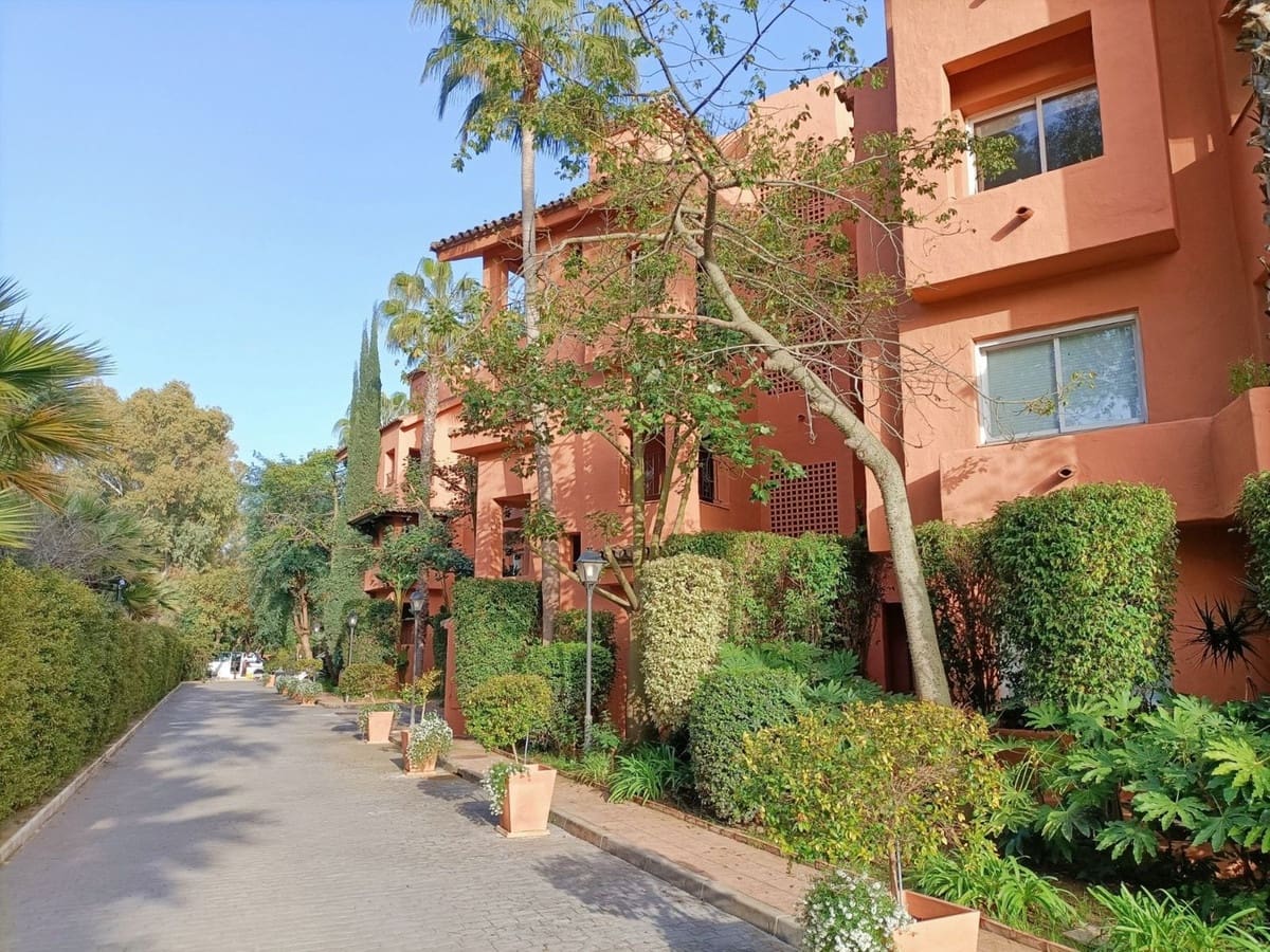 3 slaapkamer Appartement te koop in Golden Mile met zwembad garage - € 898.000 (Ref: 10135983)