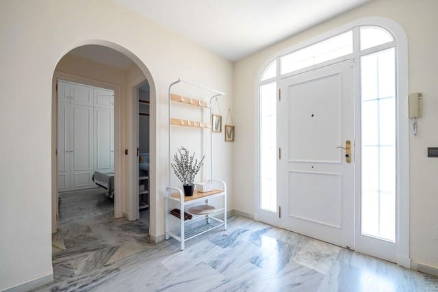 4 makuuhuone Omakotitalo myytävänä paikassa Río Real, Marbella mukana uima-altaan - 740 000 € (Ref: 10135984)