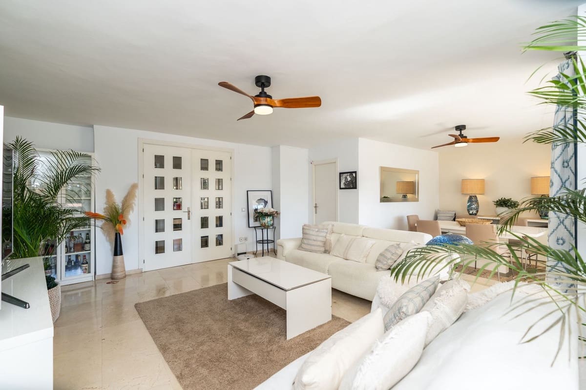 3 soveværelse Lejlighed til salg i Marbella med swimmingpool - € 1.495.000 (Ref: 10166621)