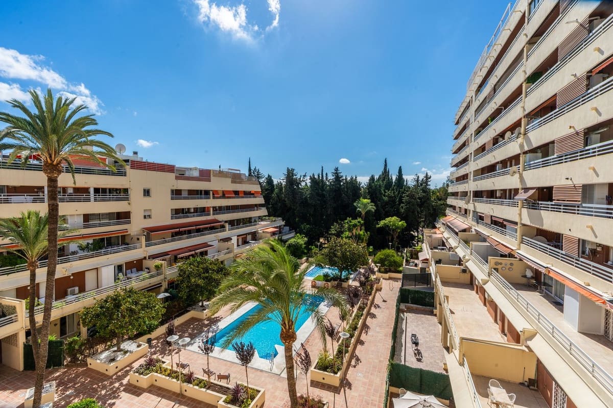 3 soveværelse Lejlighed til salg i Marbella med swimmingpool - € 1.495.000 (Ref: 10166621)