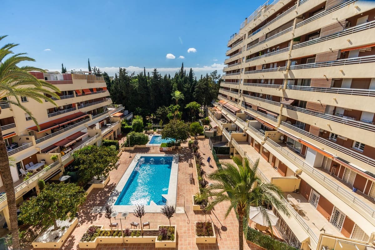 3 soveværelse Lejlighed til salg i Marbella med swimmingpool - € 1.495.000 (Ref: 10166621)