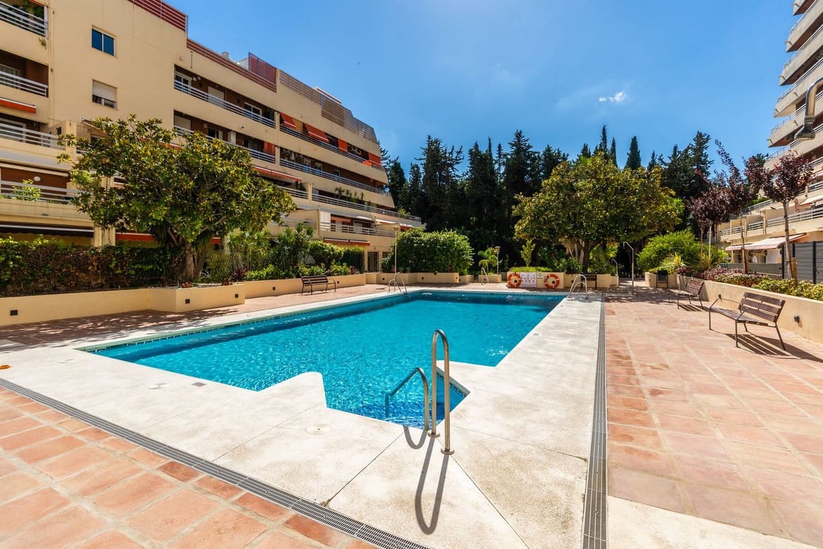 3 soveværelse Lejlighed til salg i Marbella med swimmingpool - € 1.495.000 (Ref: 10166621)