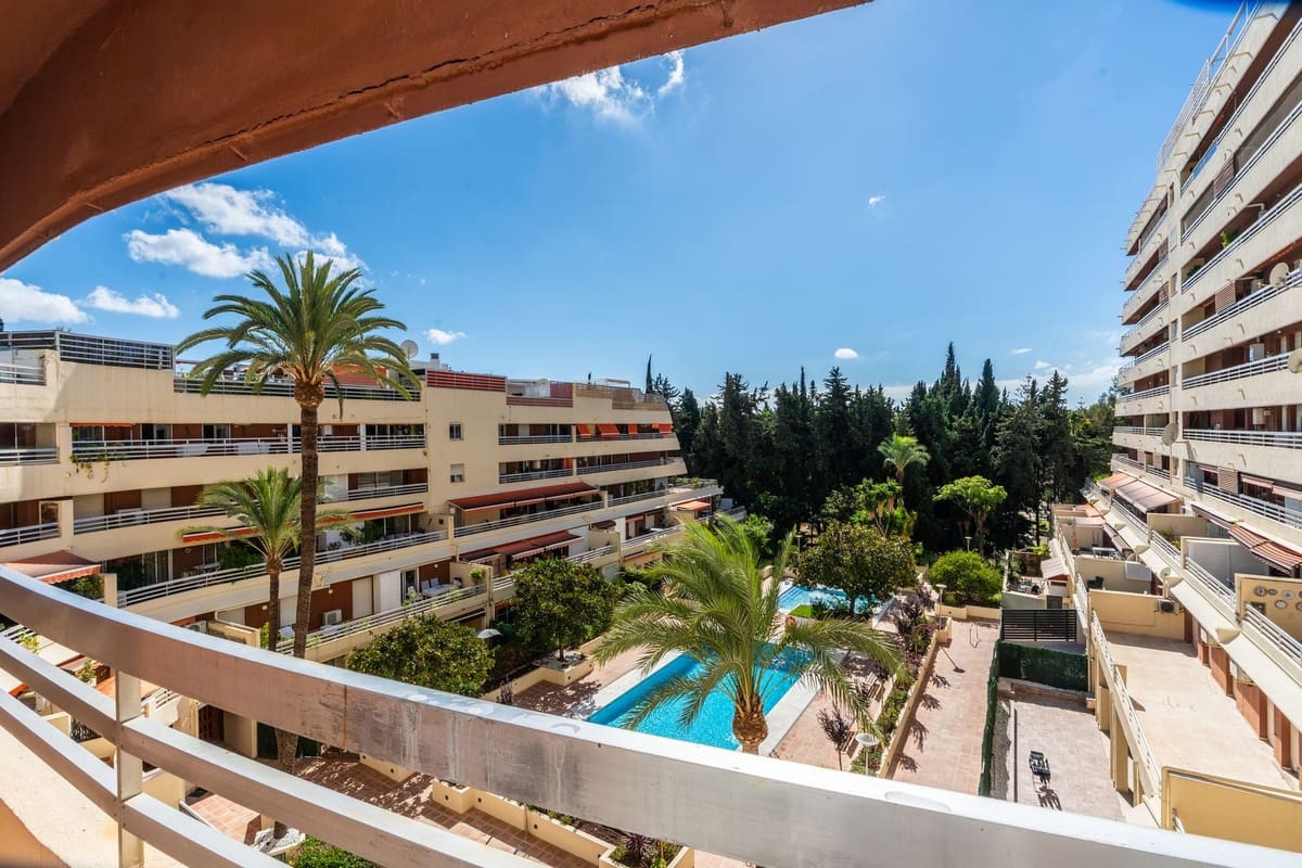 3 soveværelse Lejlighed til salg i Marbella med swimmingpool - € 1.495.000 (Ref: 10166621)
