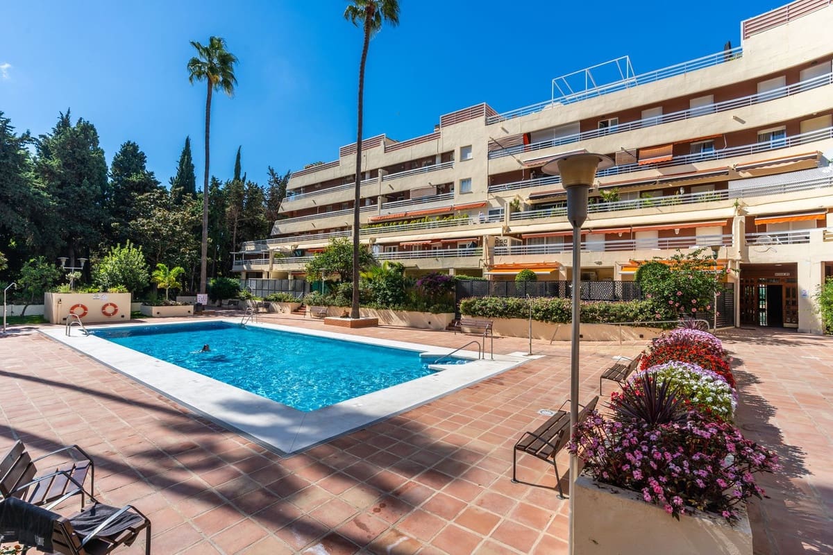 3 soveværelse Lejlighed til salg i Marbella med swimmingpool - € 1.495.000 (Ref: 10166621)