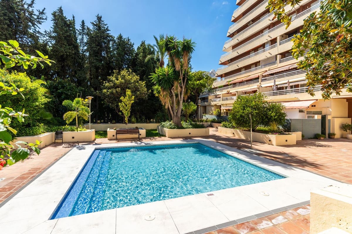 3 soveværelse Lejlighed til salg i Marbella med swimmingpool - € 1.495.000 (Ref: 10166621)
