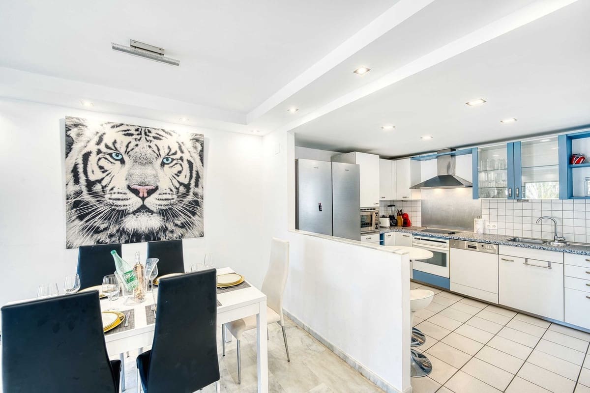 5 soveværelse Penthouse til salg i Elviria med swimmingpool - € 990.000 (Ref: 8722717)